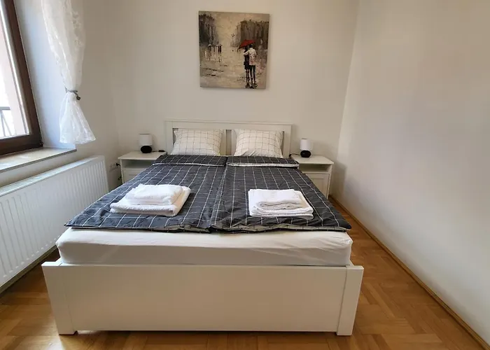 Appartement Away From Crowds, Near To Center - Vaskapu