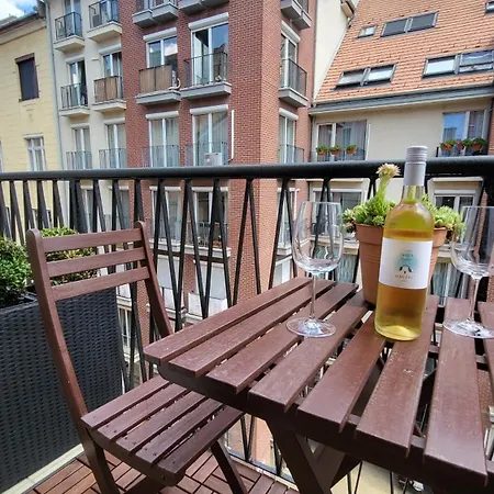 Apartment Away From Crowds, Near To Center - Vaskapu *